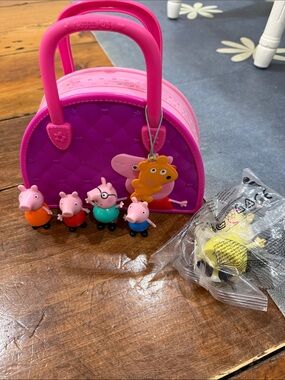 Peppa Pig Pink Play Purse with Five Character Figures Ms Rabbit George etc